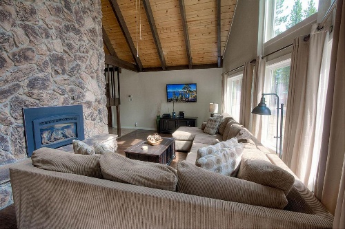 Snowshoe Chalet by Lake Tahoe Accommodations