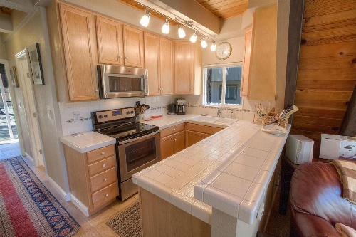 Lone Indian Lodge by Lake Tahoe Accommodations